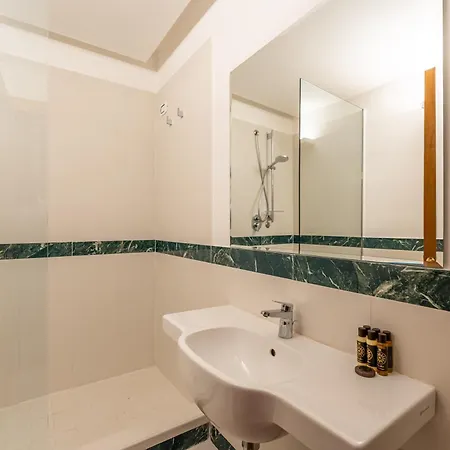Corte Satriano * Naples